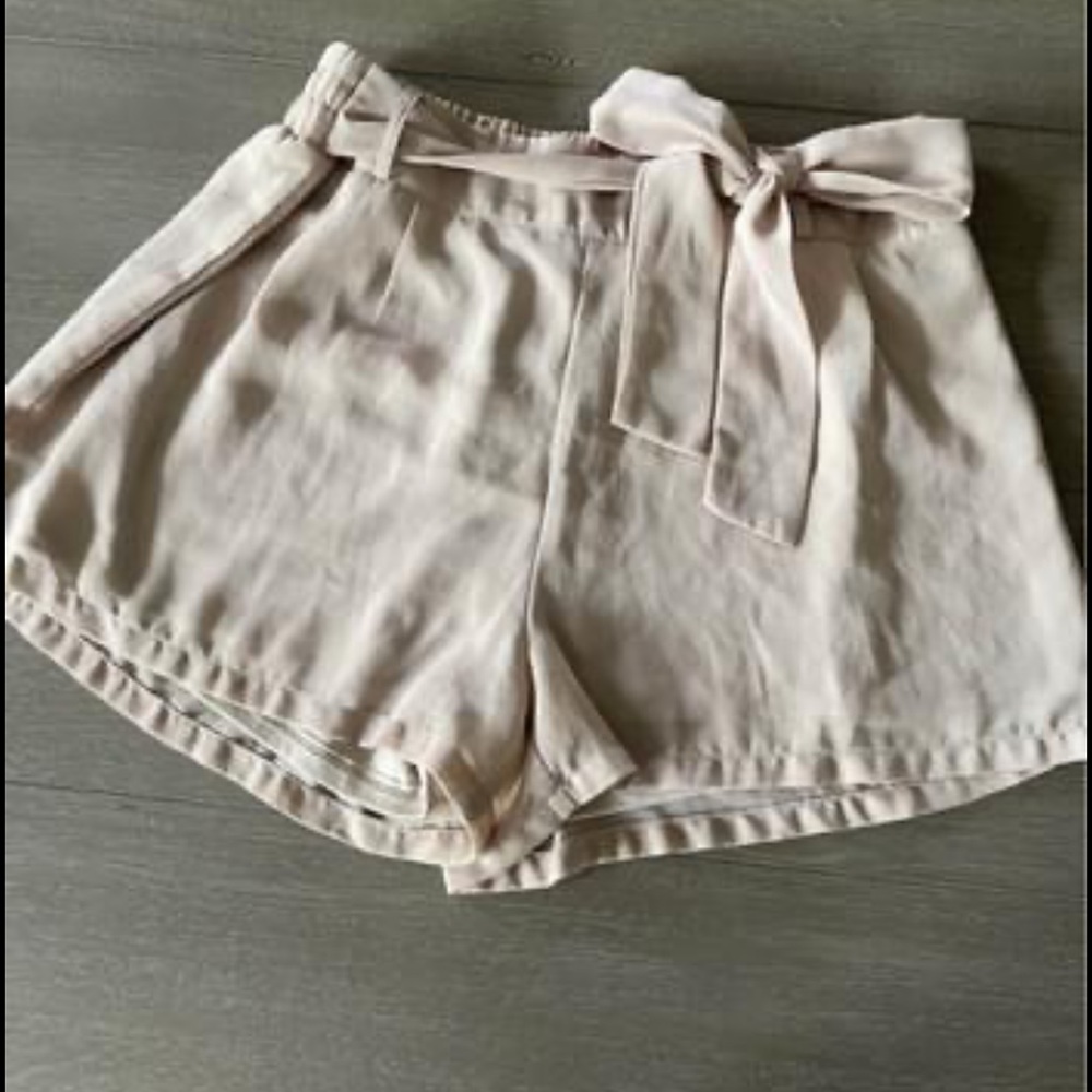 Women’s high wasted shorts with bow